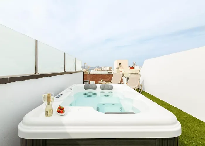 Luxury Penthouse With Jacuzzi La Strada