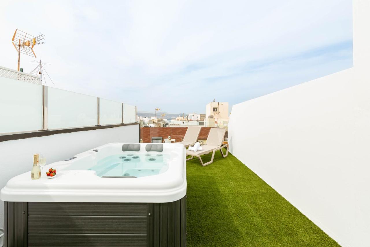 Appartement Luxury Penthouse With Jacuzzi La Strada
